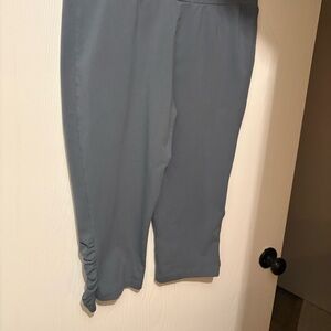 LOGO by Lori Goldstein gray cropped Pants